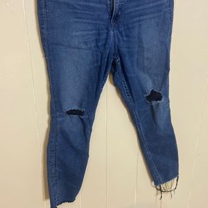 Old Navy 360 stretch Extra high rise rock star super  skinny jeans with distress